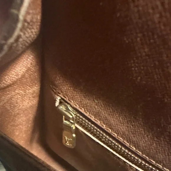 Louis Vuitton Saint Cloud Crossbody - Picture 12 of 12